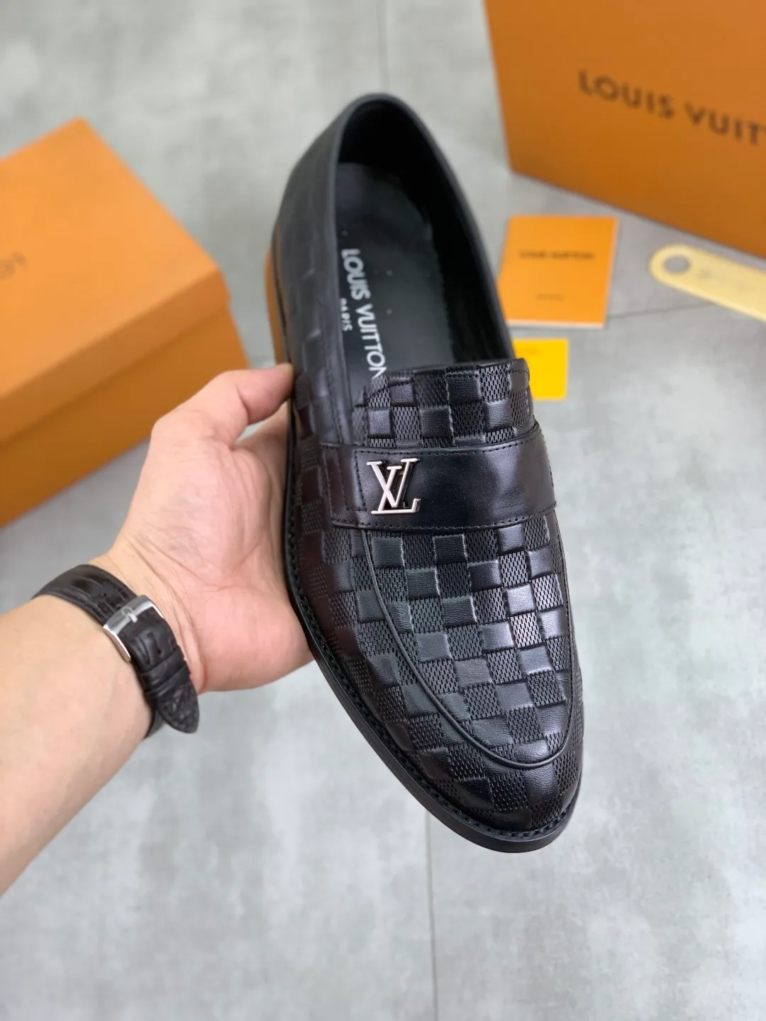 Men's Men's Shoes 💰P420 [New Style] 💰Yangli💎💎💎[Louis Vuitton] LV high-end men's formal business leather shoes, original order 1:1! Original imported calfskin, original metal buckle, imported sheepskin lining for feet, original outsole, men's shoe size: 39-45 (38.46 customized) black optional